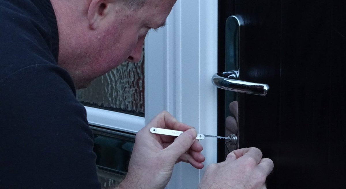 MorganLocksmit1's tweet image. UPVC door and window #locksrepaired and #locksreplaced by expert local locksmith #Colchester #Essex NO CALL OUT CHARGES, call Morgan #Locksmiths on 01206 430267 bit.ly/31eHrwM