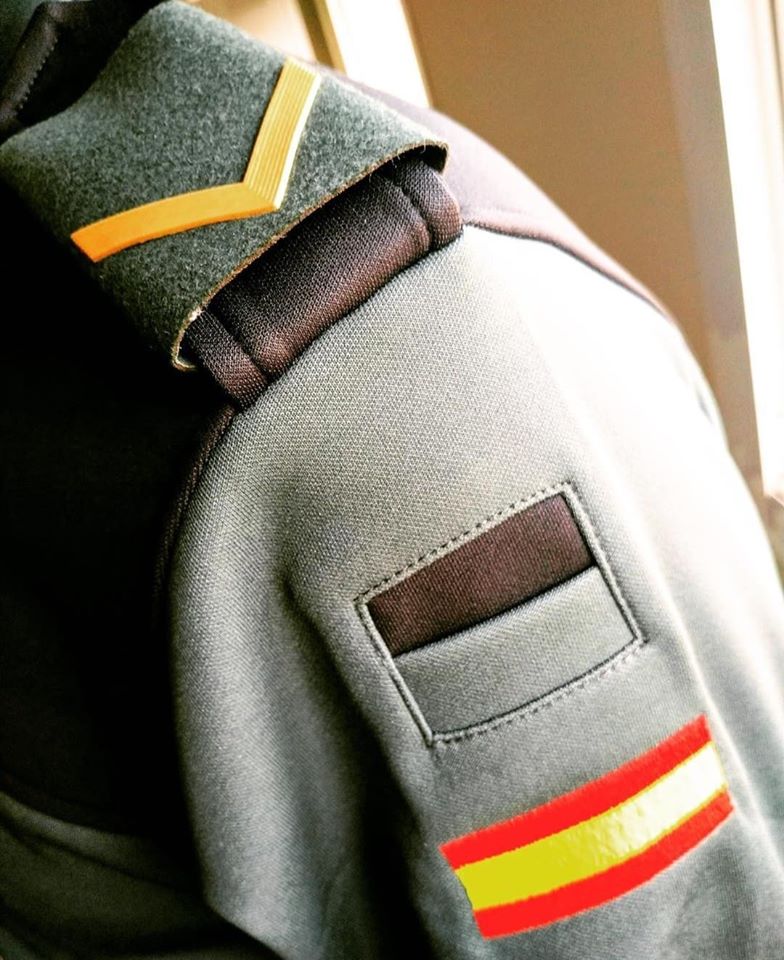 EntrelineasJ's tweet photo. Se dice, se comenta, se rumorea... que muchos quieren llevar este uniforme. ¿Eres tú uno de ellos?

Confía en ti: tú sabes más de lo que crees.

#EntreLíneas #luchopormiplaza #opogc2020 #126gc #La126esmía
#Guardiacivil #Aporla126 #Benemérita #Opositorgc https://t.co/r410QD2cNN