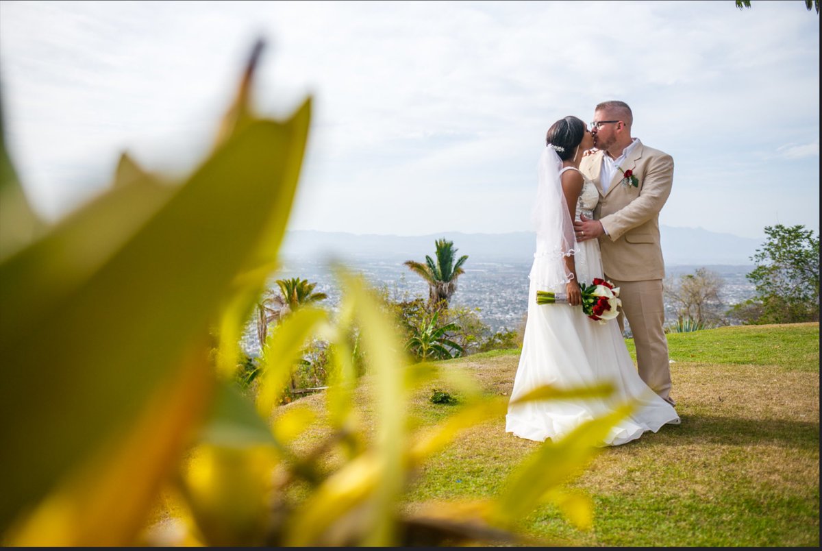 LaDulceGroup's tweet photo. Sabes porque hay personas que no salen de tu cabeza ? Porque sencillamente llegaron a tu corazón..

#LaDulceVista #PuertoVallarta https://t.co/I51CbC3dvV