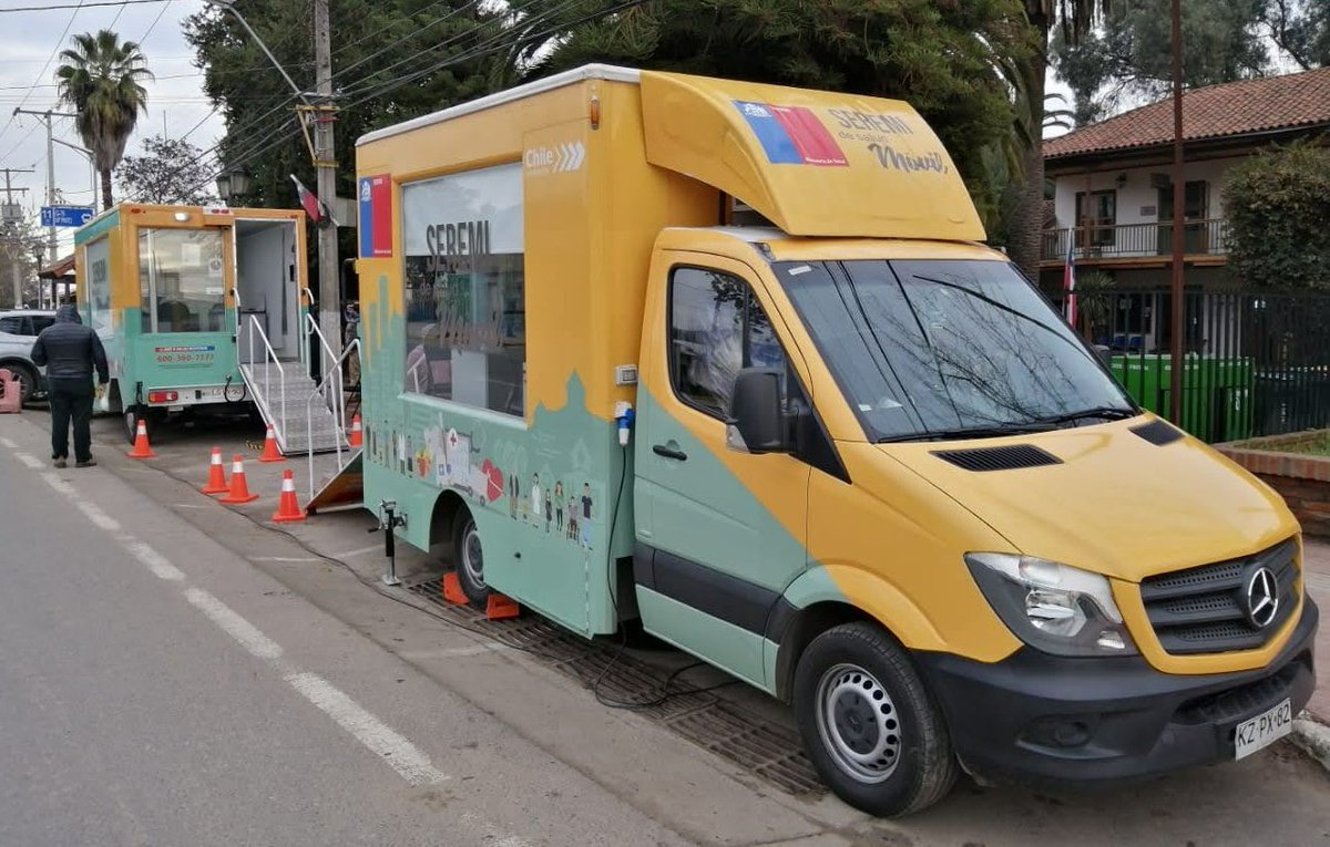 SeremiSaludRM's tweet photo. Nuestro #Compín y #SeremiMóvil se encuentran en la @MunicipalidadM4 para que resuelvas, entregues y consultes tus licencias médicas. Además de los requerimientos de nuestra institución 📝🚐📝🚐 en la #RMdeTodos. 

#CuidémonosEntreTodos. https://t.co/8lAjy12gmP
