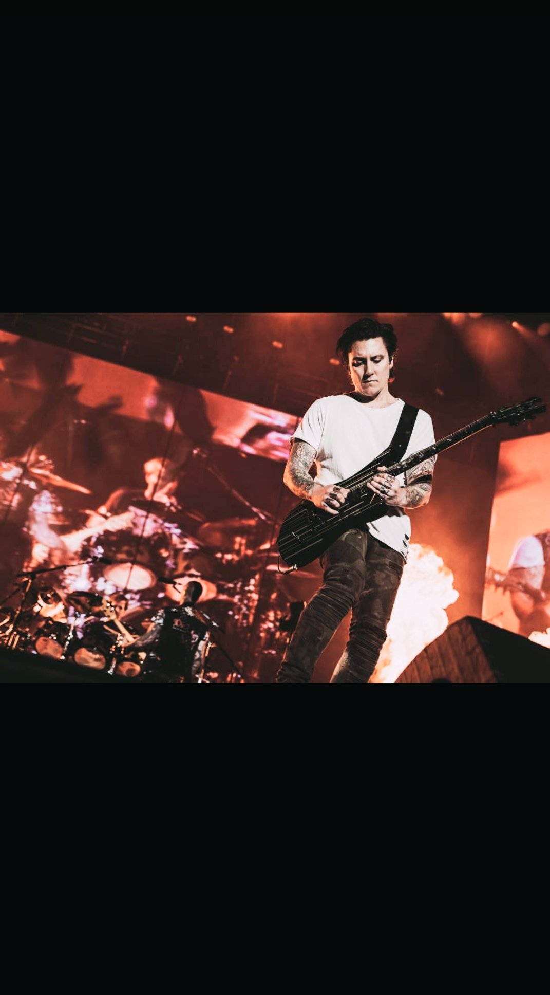 Happy Birthday to one of my guitar hero. Synyster Gates 