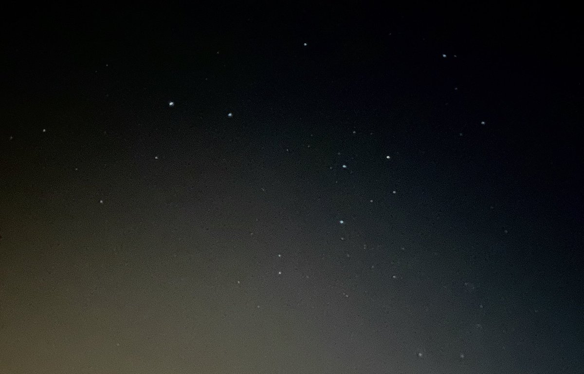 Not_Blade_6's tweet image. In honor of our great ⁦@1st_Marine_Div⁩ the incredible Southern Cross as seen by #thecuttingedge on ⁦@MrfDarwin⁩ ⁩⁩. “The only thing better than being a Marine is being a Marine in the 1st Marine Division!” #waltzingmatilda #forwarddeployed #theblade