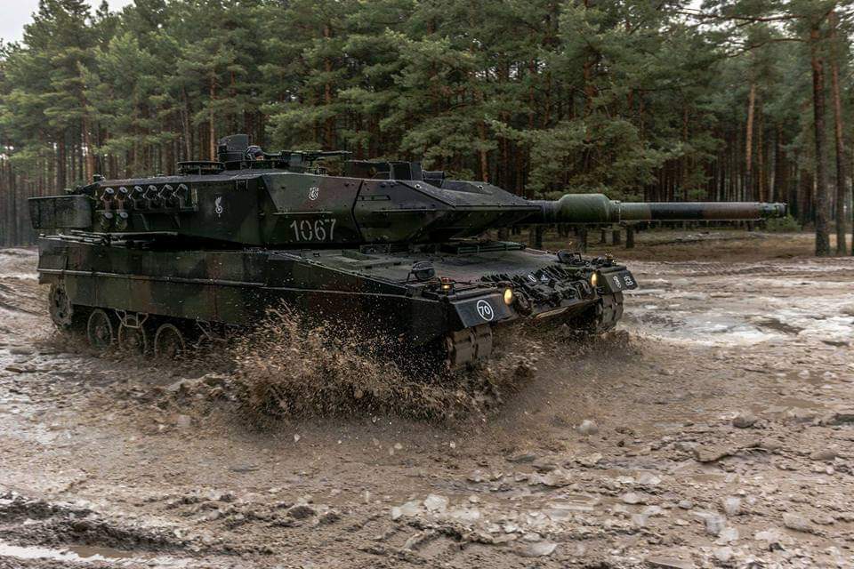 TRUFAULT's tweet image. Leopard 2A5 perteneciente al #Ejercito de Polonia.
🇮🇩
#MBT #MainBattleTank #Leopard2 #Poland #cool #WW3 #WWIII #HISTORIA