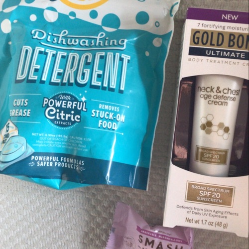 candycehogan2's tweet image. @Influenster @Snackapade @Lemishine #SpringForwardVoxBox #complimentary