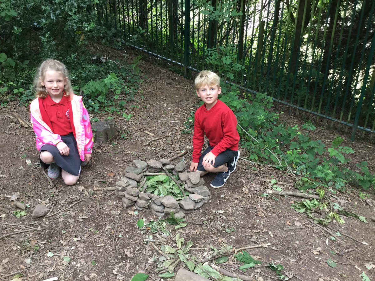 PPSMrsBeard2JB's tweet photo. Year2 group B enjoyed finding materials in the Forest School to create either the Leaning Tower of Pisa or the Colosseum. Can you guess which is which?@PPSHumanites @PPSExpresiveArt @PPSHealth_Well https://t.co/KEZ0gqR0f2