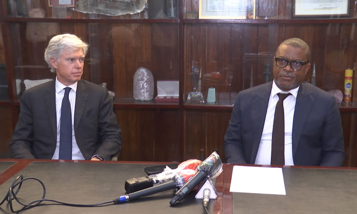 verdadeen's tweet photo. @Total President for Exploration and Production, Arnaud Breuilliac, visited Mozambique in contravention of State of Emergency #Covid19 prevention rules, the French oil company is responsible for spreading the new coronavirus in Cabo Delgado and Maputo https://t.co/h87Zpd64jQ https://t.co/PdcLw7Kpiu