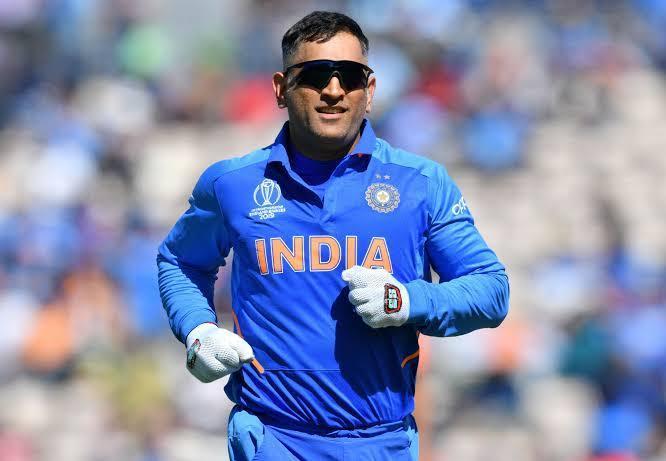 arpit_chechani's tweet photo. Cricket doesn't describe dhoni..
It's MSD who describe Cricket.
😍
Happiest birthday legend 🥰
@msdhoni
#wicketkeeper
#thirdempire
#HappyBirthdayMSD https://t.co/H9TMgdc5O4