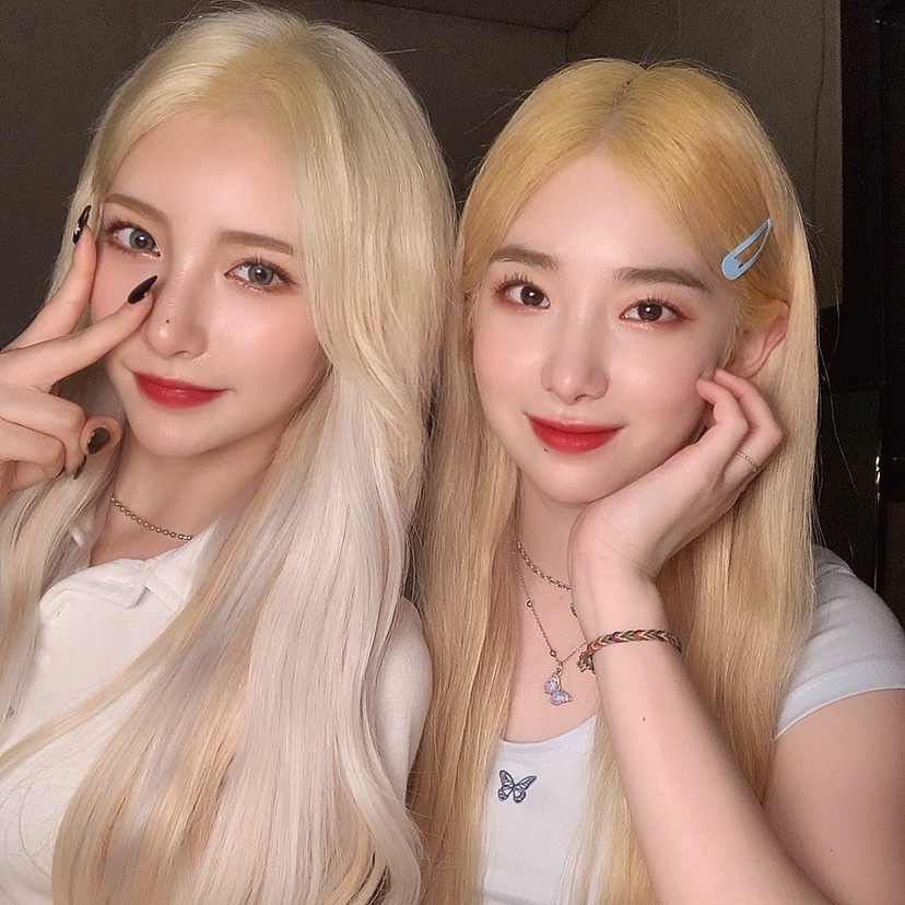 ANS_official_'s tweet photo. [#라온]

헤헤 오늘은 앤써들을 위해 커플사진들 가져왔지요 ! 부럽지이 🤪 앤써들이 뽑은 베스트 커플상은 ?! 

-
             
#ANS #AngelNSoul #에이엔에스 #RAON #라온 https://t.co/aMpbMwshAI