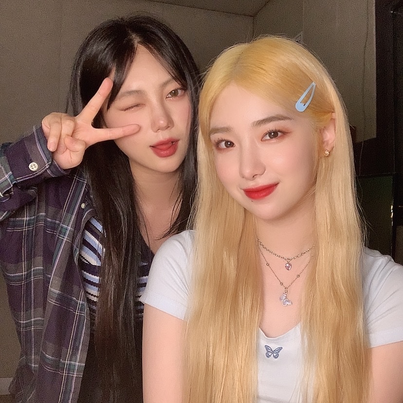ANS_official_'s tweet photo. [#라온]

헤헤 오늘은 앤써들을 위해 커플사진들 가져왔지요 ! 부럽지이 🤪 앤써들이 뽑은 베스트 커플상은 ?! 

-
             
#ANS #AngelNSoul #에이엔에스 #RAON #라온 https://t.co/aMpbMwshAI