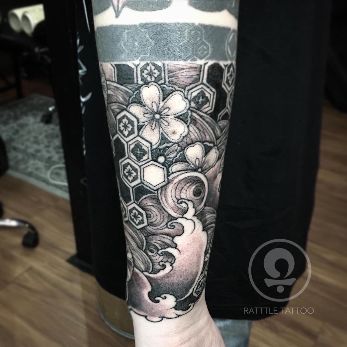 RattleTattoo's tweet photo. ตามรีเควสลูกค้า !!
By Fang 
https://t.co/Y91rIP7djA 

- - - - - - - - - - - - - - - - - - - - - - - - - - - - - - - - - - 
#tattoo #bangkok #tattoobangkok #rattletattoo
 #blackwork #trainnightmarketsrinakarin https://t.co/QUZGnKlDyG