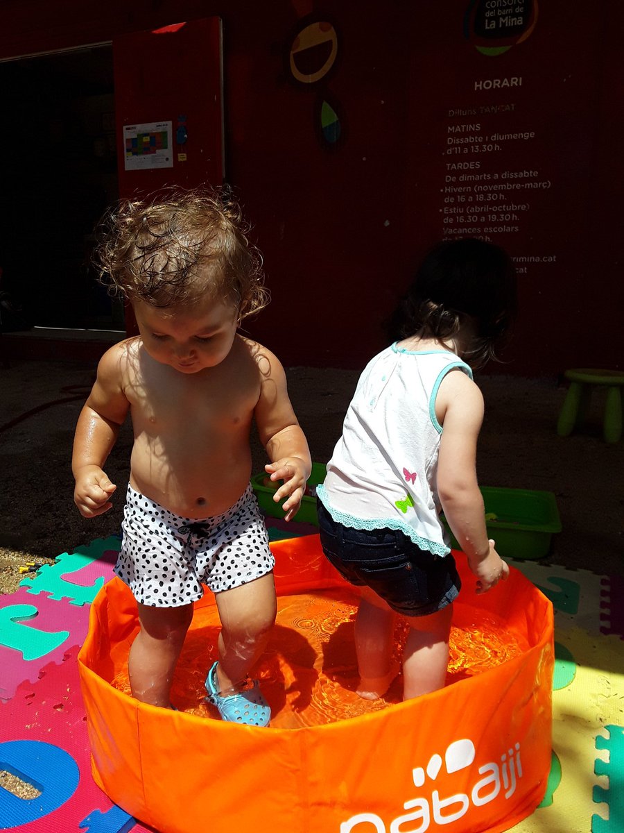 lacapsadelsjocs's tweet photo. Matí d'aigüa i diversió! 💧🌞🤗
#SAB #BARRILAMINA #PARCDELBESOS #familia https://t.co/4YcCEcwv9l