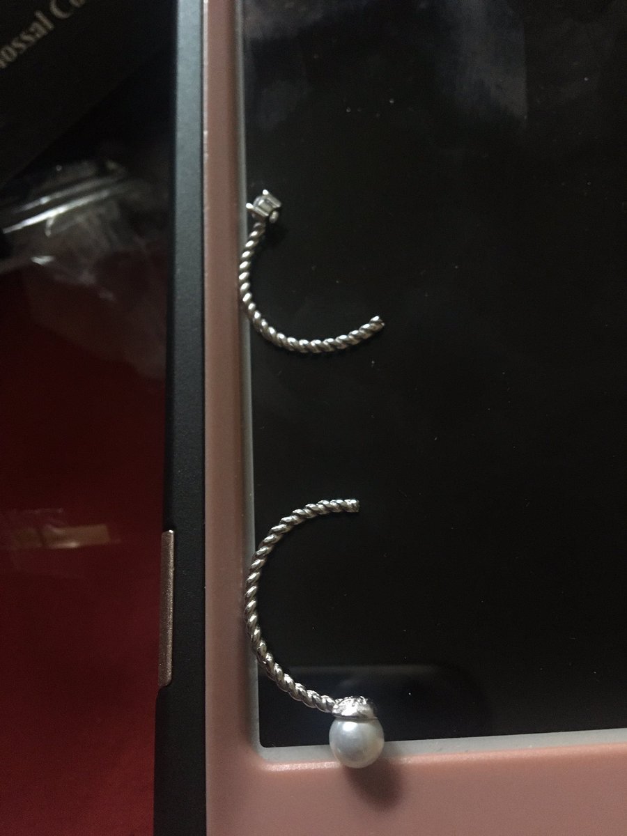 La_Emilly's tweet photo. Ok @CharmedAroma I’m disappointed. I got my pearl ring out last night and it snapped only a few hrs later. 😭 #sad #charmedaroma https://t.co/qrp8MPlPAZ