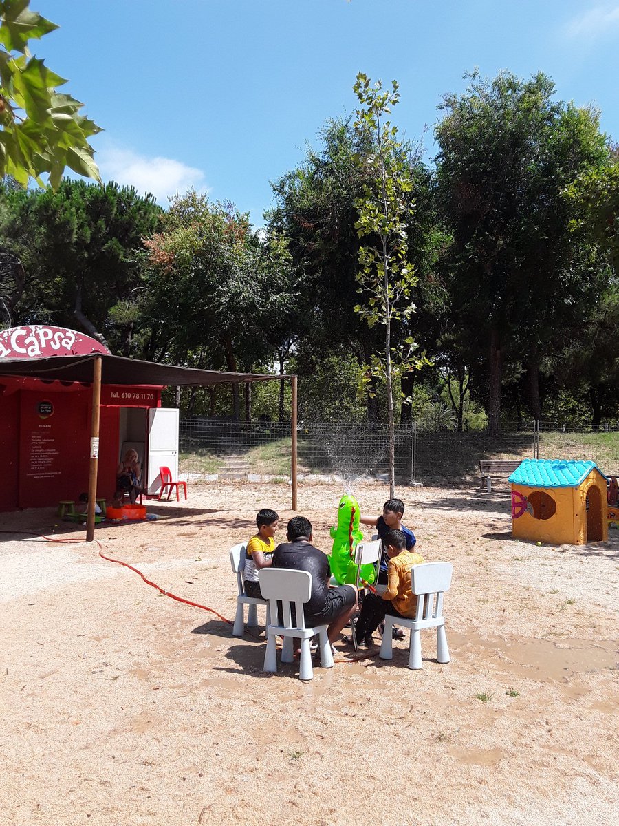 lacapsadelsjocs's tweet photo. Matí d'aigüa i diversió! 💧🌞🤗
#SAB #BARRILAMINA #PARCDELBESOS #familia https://t.co/4YcCEcwv9l