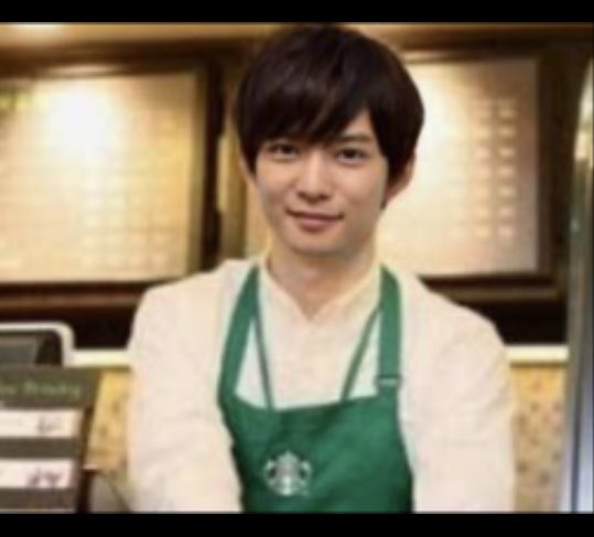 めら 巷で出回っている千葉くんスタバ店員の写真 自身は結構長いこと大学時代に本当にスタバでバイトしてたけど この写真て大学生の時のじゃないよね 何かの雑誌 ずっと疑問 千葉雄大 枯渇しすぎて 仕方なく昔の画像を漁っとる T Co