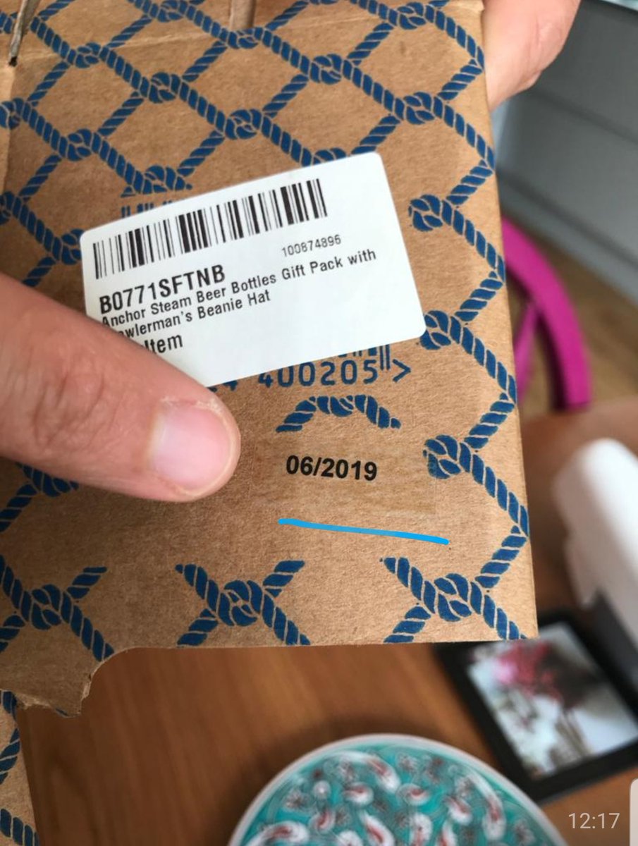 G0WIN's tweet photo. @AnchorBrewing did you realise your beer gift sets on @amazon are being sold not only damaged, but a YEAR out of date? https://t.co/fu6CYwCpV6