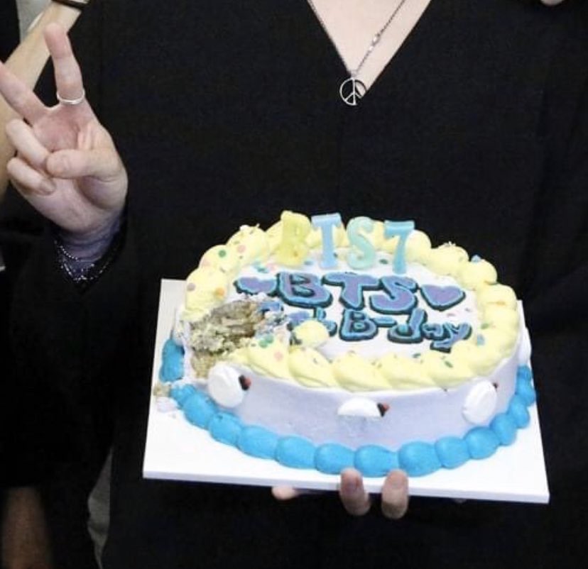 Bts123 ケーキの犯人 最初は小指でちょんちょん食べてたのに大胆になった瞬間 Bts Jungkook Bts Twt T Co Hdkdwzas7j Twitter Bts123 ケーキの犯人 最初は小指でちょんちょん食べてたのに大胆になった瞬間 Bts Jungkook Bts Twt T Co Hdkdwzas7j Twitter