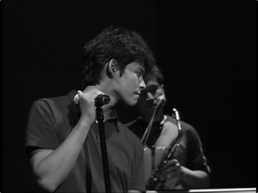 織田裕二 00'ライブで 横顔なんて、美しいすぎてやばい……