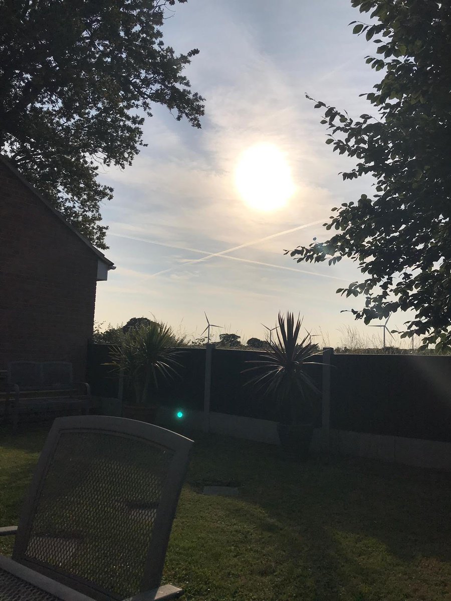 soulspiritmag's tweet photo. **CALL-OUT FOR #READERSTORIES!**
Have you ever spotted an #orb? What did it mean to you and how did it help guide or comfort you?
Drop your stories and photos below and we'll be in touch with some of you to feature in our #PsychicSeptember issue 🙌🙋♂️❤️ https://t.co/iM1eydY1Ef
