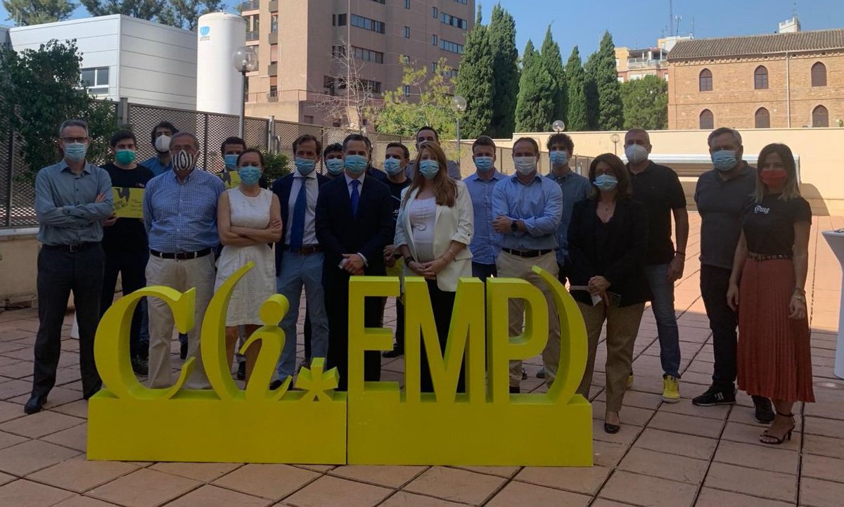 COEC_es's tweet photo. El Director de @infoRMurcia, @RLinaresDiego, ha hecho entrega de los #PremioEmprendedor del Mes relativos al primer semestre del año 👏
Desde @COEC_es damos la enhorabuena a todos los premiados @PERITOJudicial_, @Mundohuevo_es, #Crusol, #Secify, @YaVinoClub y #LoloBio 🏆 https://t.co/hckNvU1BZO