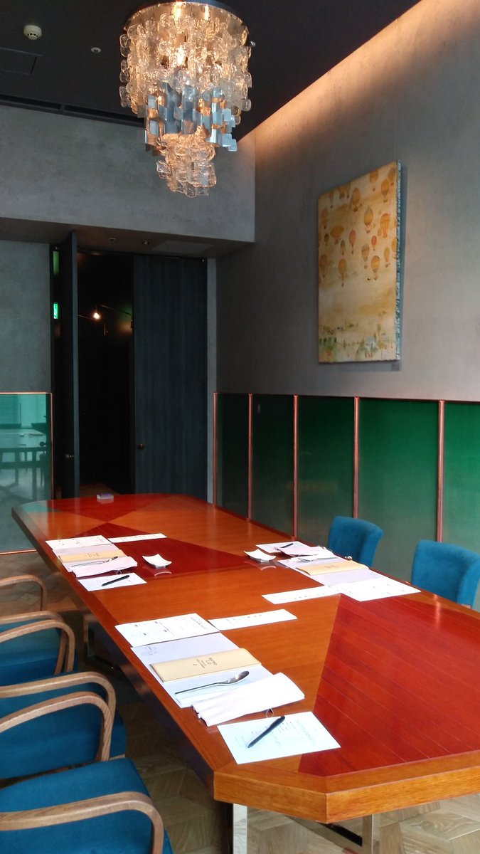 The private room!With the wide table it looks a bit like a conference room, but as far as I know, Chizu is having work dinners here so fitting We went for Early Dinner, so there was still light outside when we started  #BISTRO_J_O