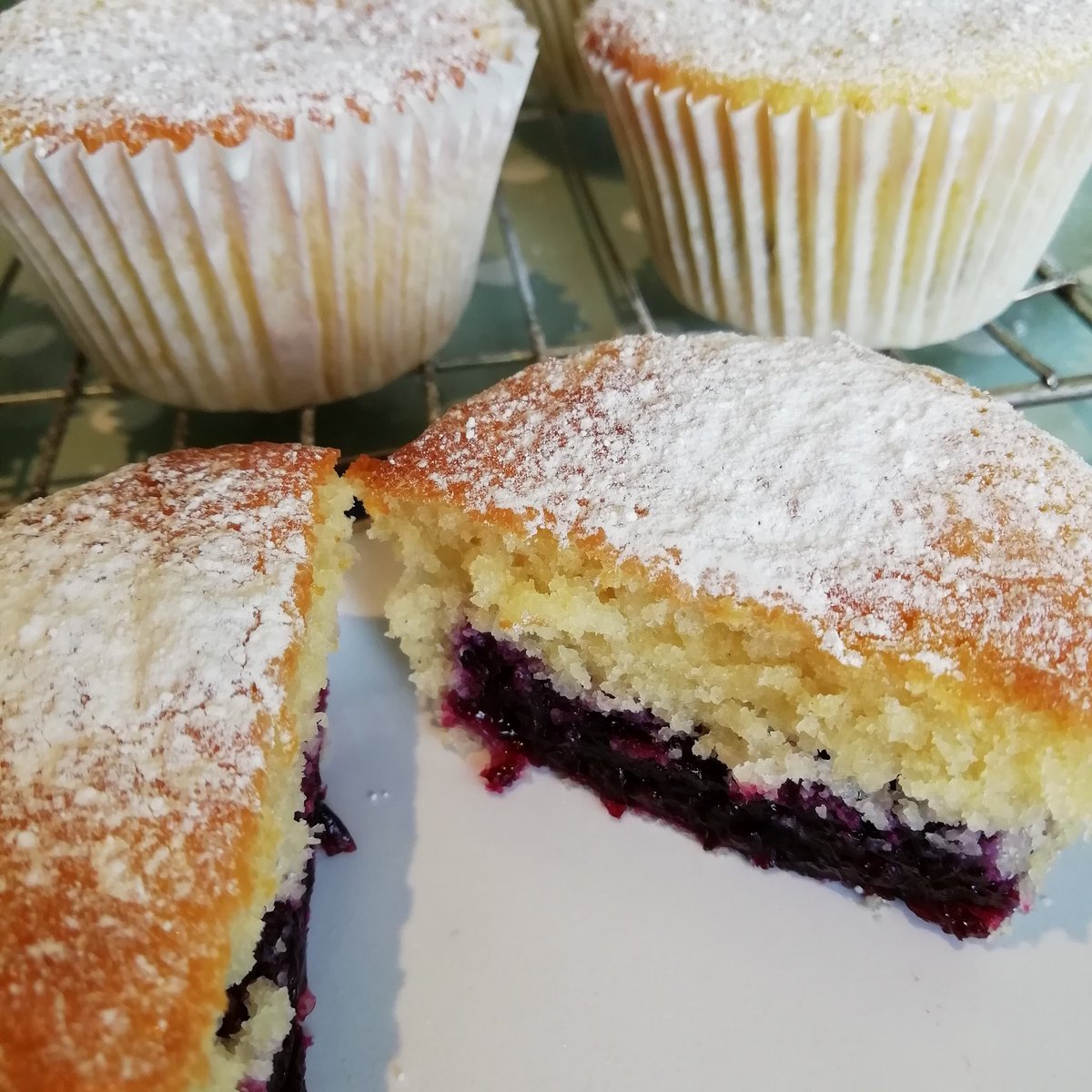 SFodmap's tweet photo. #Doughtnut #CupCakes...#delicious and really do taste like #doughnuts..#recipe link on my bio, #lowfodmap version also..#Cake #caketime #foodie #foodblog #recipes #RecipeOfTheDay #recipeblog #baking #homebaking #homebaker #homemade #homecooking #homechef #glutenfree #fodmap #food https://t.co/bTfE3ve2gY