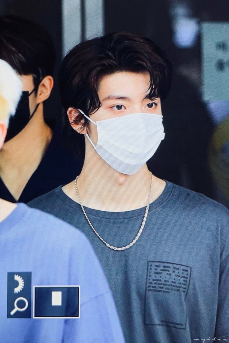 200707
바쁘다 바빠💦

#SF9    #휘영 #김영균 #HWIYOUNG