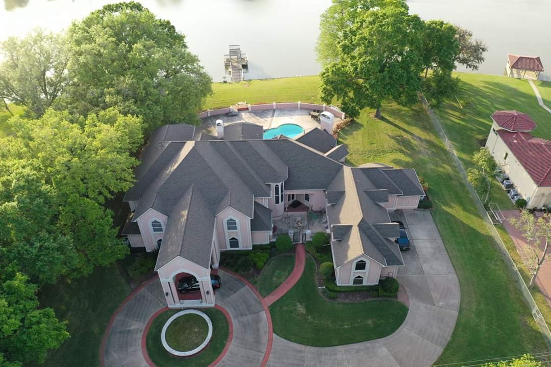 MidCoastTX's tweet photo. You get what you give ☀️

Recently, one of our projects in Sugar Land was nominated for the Excellence in Asphalt #Roofing Award.

If our small company can get this sort of recognition, think of what you can accomplish when you put your mind to something 🏡

#TuesdayMotivation https://t.co/1wZNgQIsDt