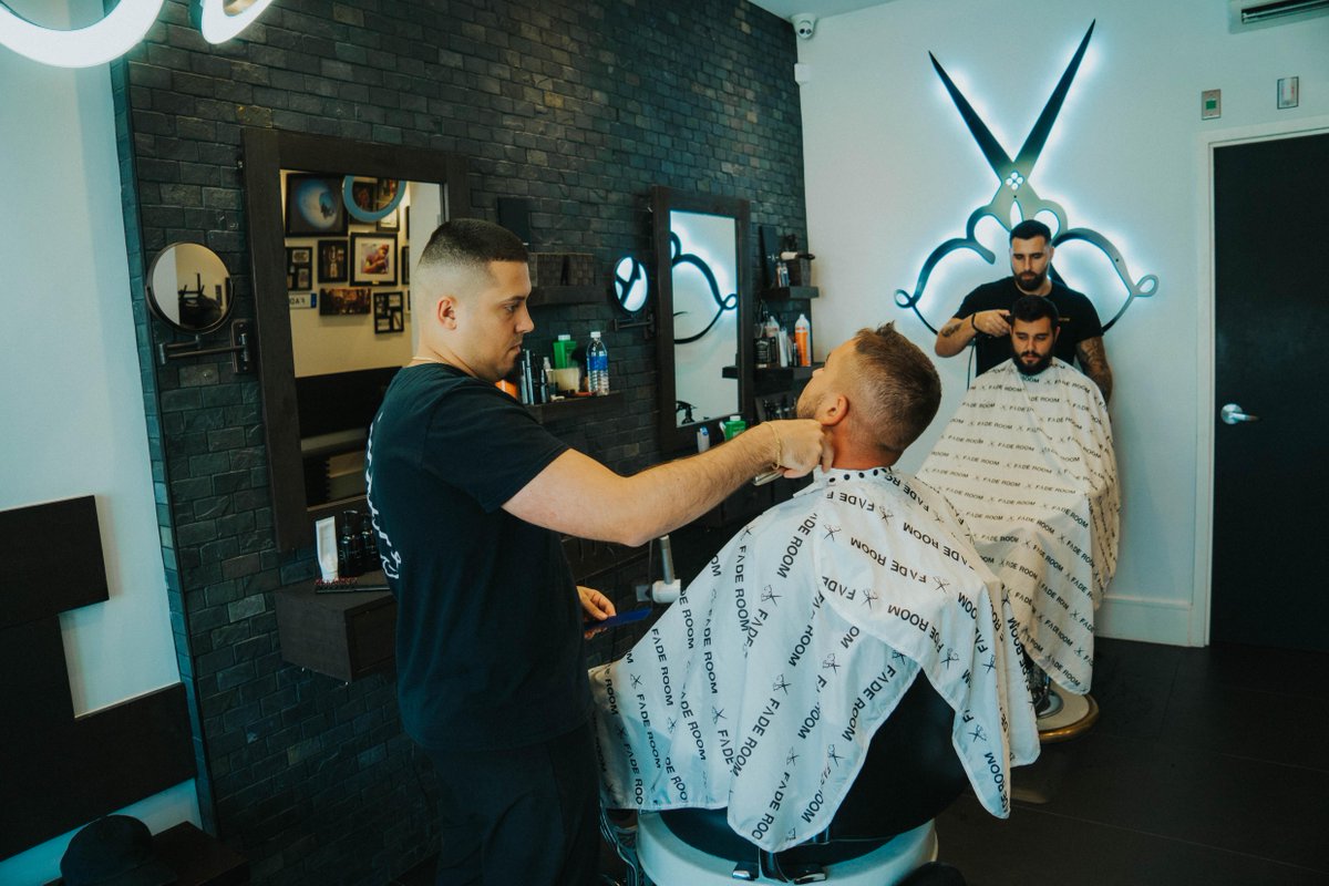 FadeRoomInc's tweet photo. Barbers zone.Β π
#faderoom #onlyclassicnoshit #torontobarbers #torontobarber #ferreiraproducts #ferreira #vaughanbarbers #mississaugabarbers #gtabarbers #mensfashionreport #ferreirasignatureline #mensfashiontips #beardbalm #besthairproducts https://t.co/FcImQ2qvMS