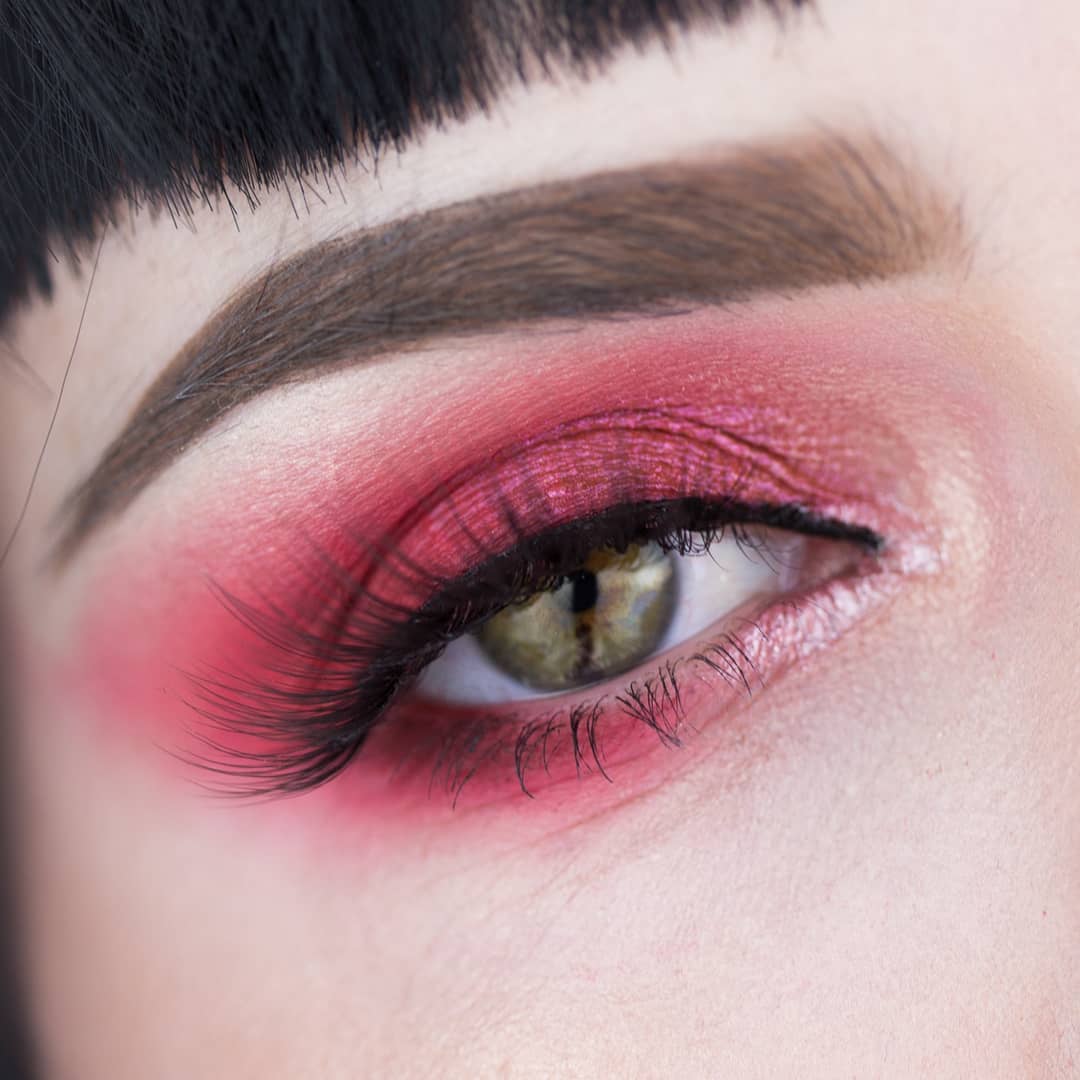 ¡Nos encantan los looks rojizos con ese reflejo! 
La preciosa <a href="/evaqmakeup/">𝕰𝖛𝖆 𝕼 𝕸𝖆𝖐𝖊𝖚𝖕</a> ha utilizado para ello el pigmento de #Sleekmakeup "Euphoric" y la paleta "Blood Sugar" de #jeffreestarcosmetics ❤️❤️
¿Te atreves?
maquillalia.com/sleek-makeup-p…