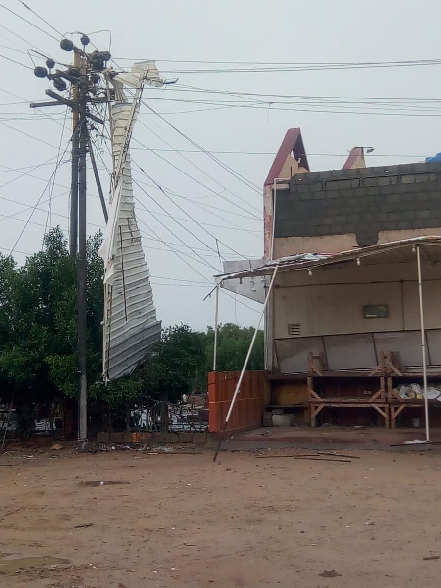 KElectricPk's tweet photo. Yesterday strong winds of up to 100km per hour and rainfall wreaked havoc across Karachi. Uprooted trees and shuttering fell onto electric wires and poles causing prolonged power outages in some areas. https://t.co/EqLSLek60h