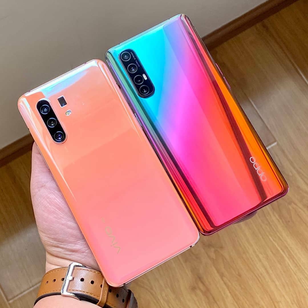 Krimou_tech's tweet photo. Vivo X30 Pro 🆚 Oppo Reno3 Pro
 أي واحد ستختار 😍
 طاڨي صاحبك يعطيك رأيو
 .
 .
 .
 .
 .
 .
 
 #VivoX50 #VivoX30Pro #OppoReno4 #OppoReno3Pro #OnePlus8Pro #OppoFindX2Pro #samsunggalaxys10 #OnePlusZ #RealmeX50 #RealmeX50Pro #RealmeX2Pro #RealmeX2 #realmeX #realmeX3 #Realme6 #Realme6 https://t.co/E3Y4fRx5Nr