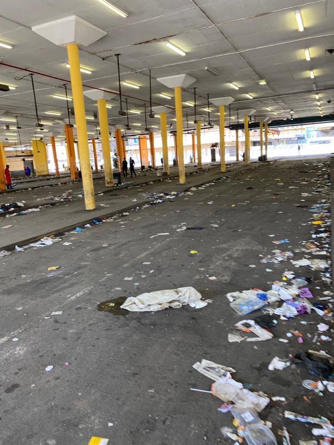 CityofJoburgZA's tweet photo. Hey Joburg, now that you will be moving around more during  #LockdownLevel3. Let's make sure we keep spaces like this clean👇🏾. This has been done for you, please take of your environment. #KleenaJoburg ^LM https://t.co/6Rld93aVhS