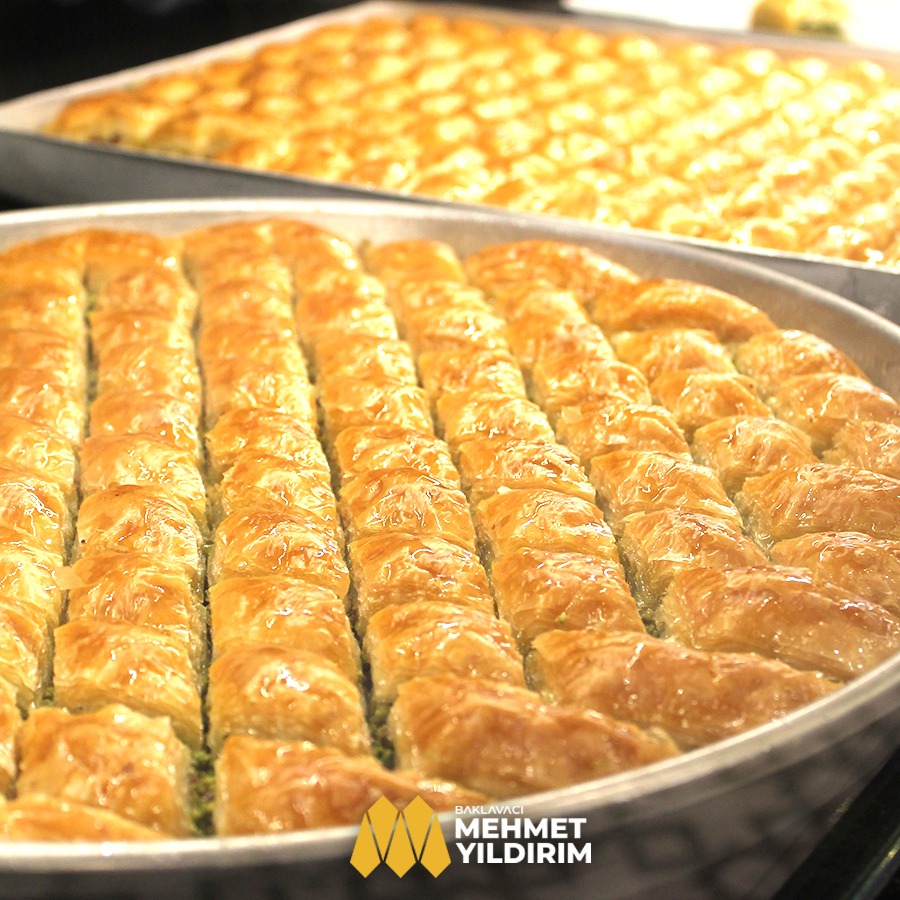 12 Temmuz Pazar gününe kadar bu tweeti RT yapıp hesabımızı takip eden 3 kişiye, dünyanın dört bir yanına gönderdiğimiz Gerçek Gaziantep Baklavasından birer kg hediye 👍

Online sipariş için: baklavacimehmetyildirim.com