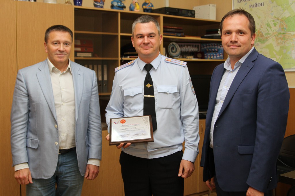 Общероссийский народный фронт совместно с Всероссийским обществом автомобилистов поздравили работников Госавтоинспекции с профессиональным праздником – Днем ГИБДД!