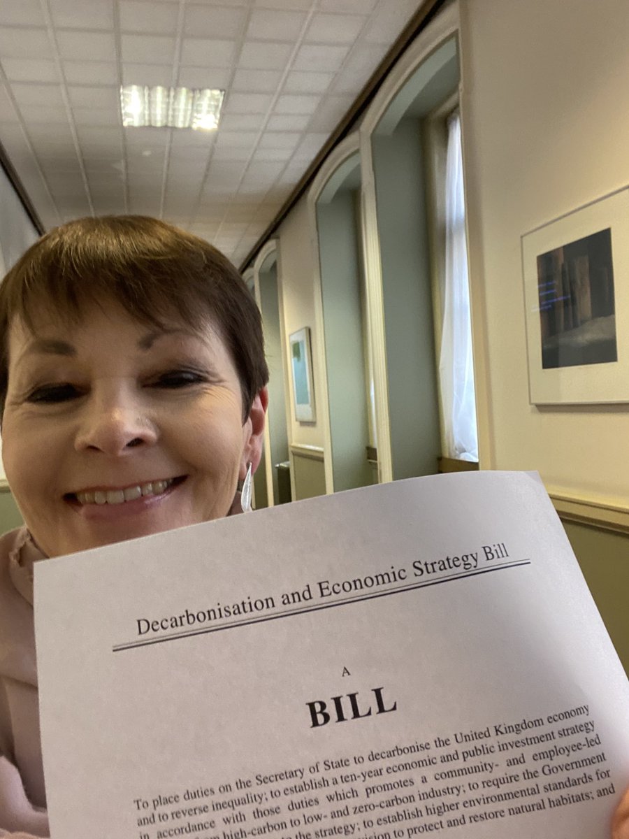 CarolineLucas's tweet photo. On my way to re-table the Decarbonisation and Economic Strategy Bill (it’s our #GreenNewDeal Bill but rules won’t let us call it that - don’t ask..)

So Rishi - if you’re looking for a plan to deliver social &amp; environmental justice, here’s one @labourlewis &amp; I made earlier ⁦ https://t.co/vkR1ak0JwI