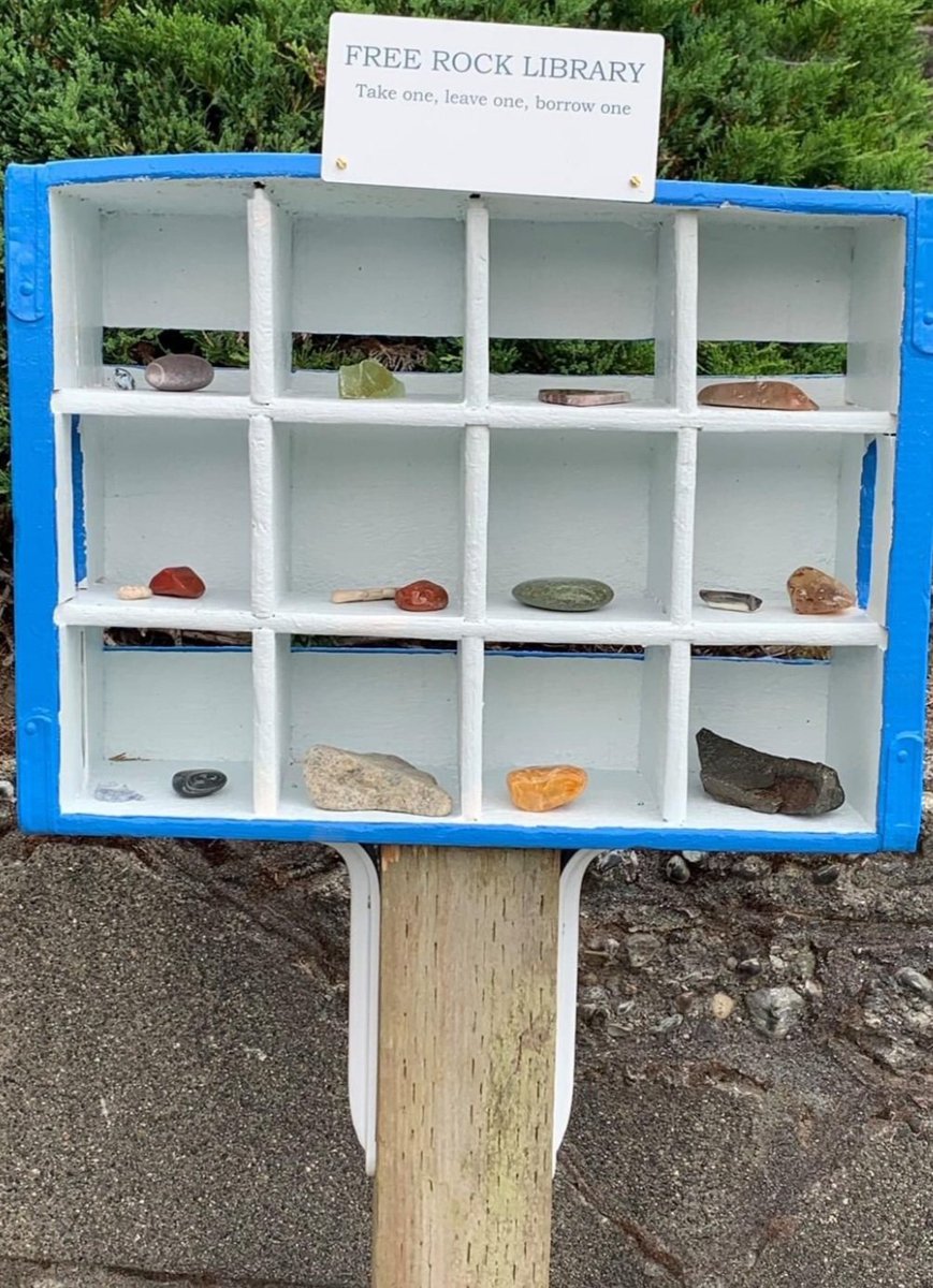 ConestogoStars's tweet photo. Calling all carpenters in the @crewrdsb neighbourhood! I know how much you all love finding cool rocks superstars. Imagine if you could share them? This #rocklibrary is a great idea thanks to @GiftedTawk @WRDSB_mendoza . https://t.co/sX1CnsGGKG