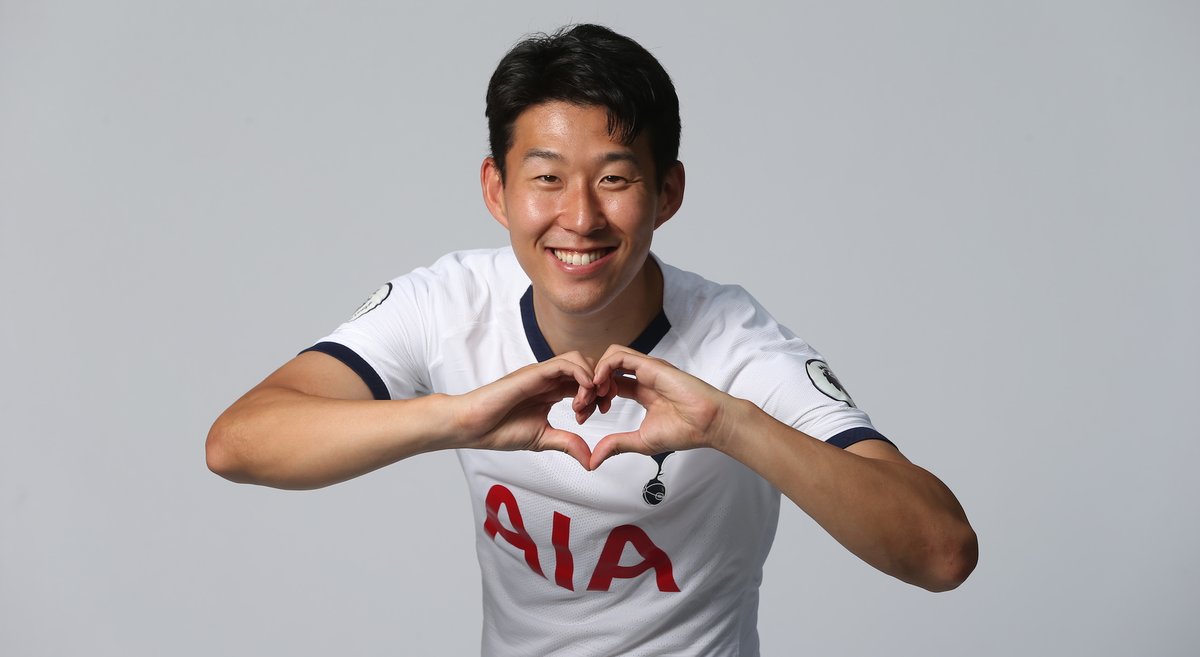 SpursOfficial's tweet photo. Happy birthday, Sonny! 💙

#THFC ⚪️ #COYS https://t.co/KmDXjUeQdC