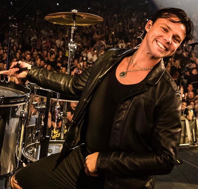 calmvocalz's tweet photo. Happy birthday to sweetest and kindest angel with the prettiest smile  #HappyBirthdayAshton https://t.co/QdzxJNolPj