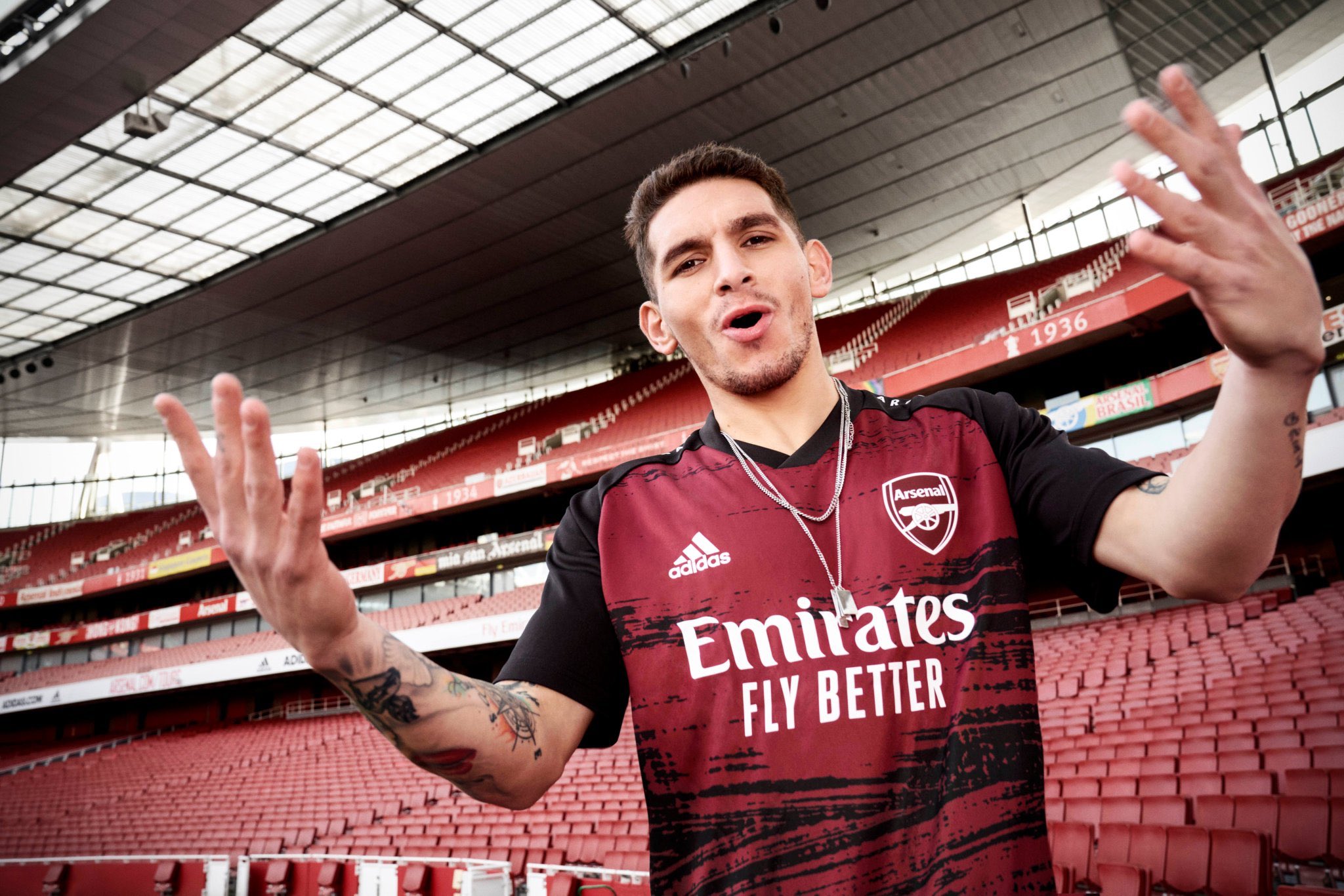 Agrícola Pato viceversa Arsenal FC Español on Twitter: "Presentando... La nueva colección  pre-partido. Disponible en Arsenal Direct 👉 https://t.co/0OQg4uvj0t  @adidasfootball | Arsenal x adidas https://t.co/1lYawIgSrb" / Twitter