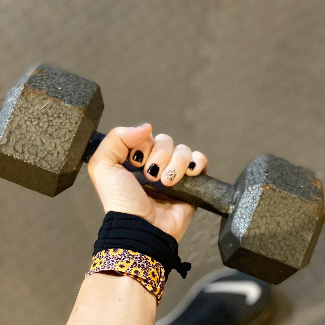Functional workout accessories for the win w/ @samburks_ 💪 #workout #Accessories #fit #need #shopsmall