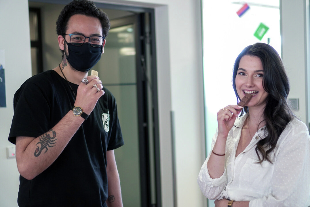 ME__digital's tweet photo. Celebrating #worldchocolateday with lots of different flavors at our office in Berlin  🍫 🍪 

#lifeatfreenetdigital #freenetdigital #berlinoffice #worldchocolateday2020 #Onlinemarketing #digitalmarketing https://t.co/tJfJkPfDwK