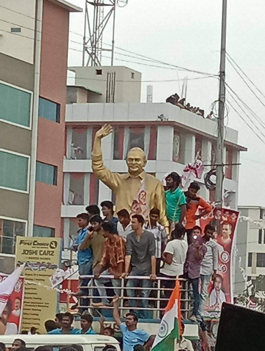 KingRajiv's tweet photo. రాజశేఖర్ రెడ్డి గారు ఒక కులానికో.. ఒక మతానికో చెందిన వాడు కాదు అనేది నా భావన..
తెలుగువాడి ఆత్మగౌరవాన్ని పెంచిన నాయకుడు మన రాజన్న .. అందరివాడు మన వైఎస్సార్

- #LegendYSRJayanthi | @ysjagan https://t.co/eepUkGSlFc