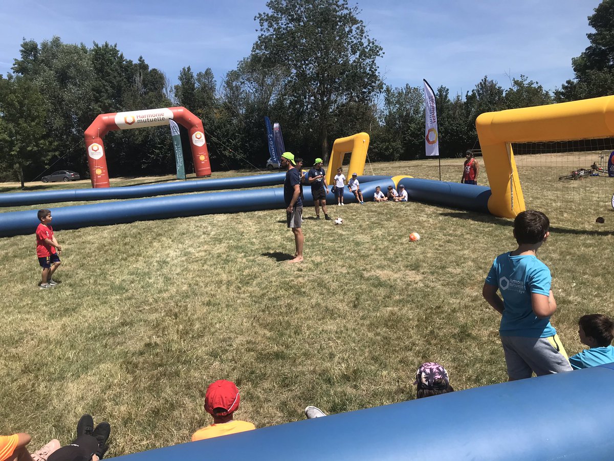 LigueFootLFPL's tweet photo. [Tournée #beachvert]

✅ Déjà une cinquantaine d’enfants dont de nombreuses jeunes filles lors de notre étape à Gennes Val de Loire 👌👏 @Maine_et_Loire https://t.co/5CB97rIJZT