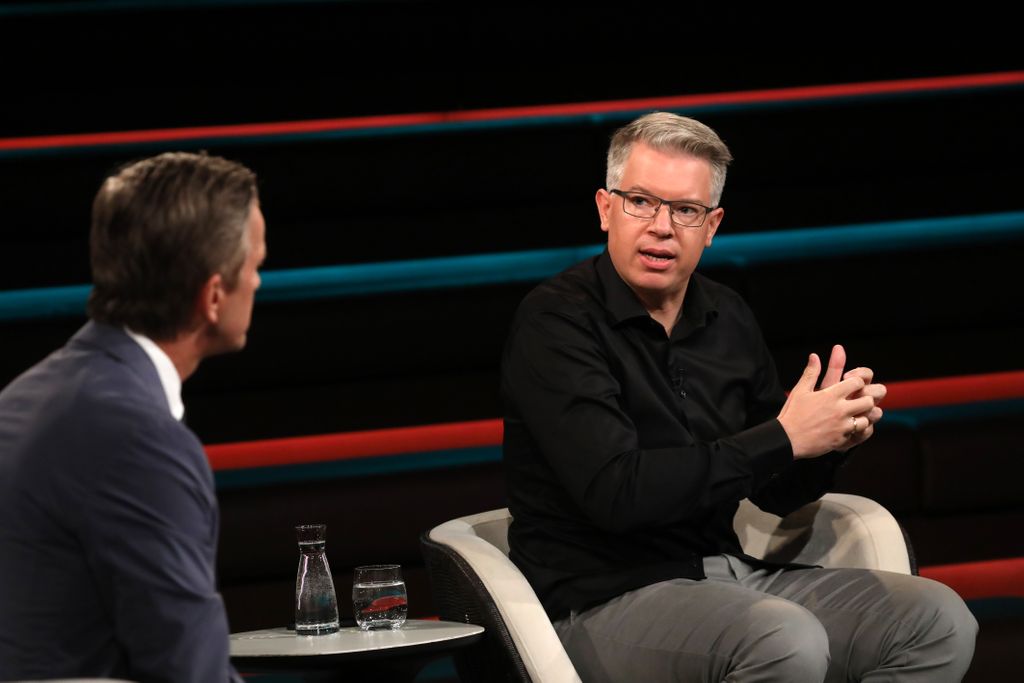 frank_thelen's tweet photo. Heute abend um 22:45 Uhr bin ich wieder zu Gast bei Markus Lanz im @ZDF. Wir sprechen unter anderem über die Zukunft Europas und über Zukunftstechnologien wie @Lilium @HardtGlobal und Fleisch aus dem Labor. Ich freue mich, wenn ihr einschaltet! https://t.co/tOsRRwqRpN
