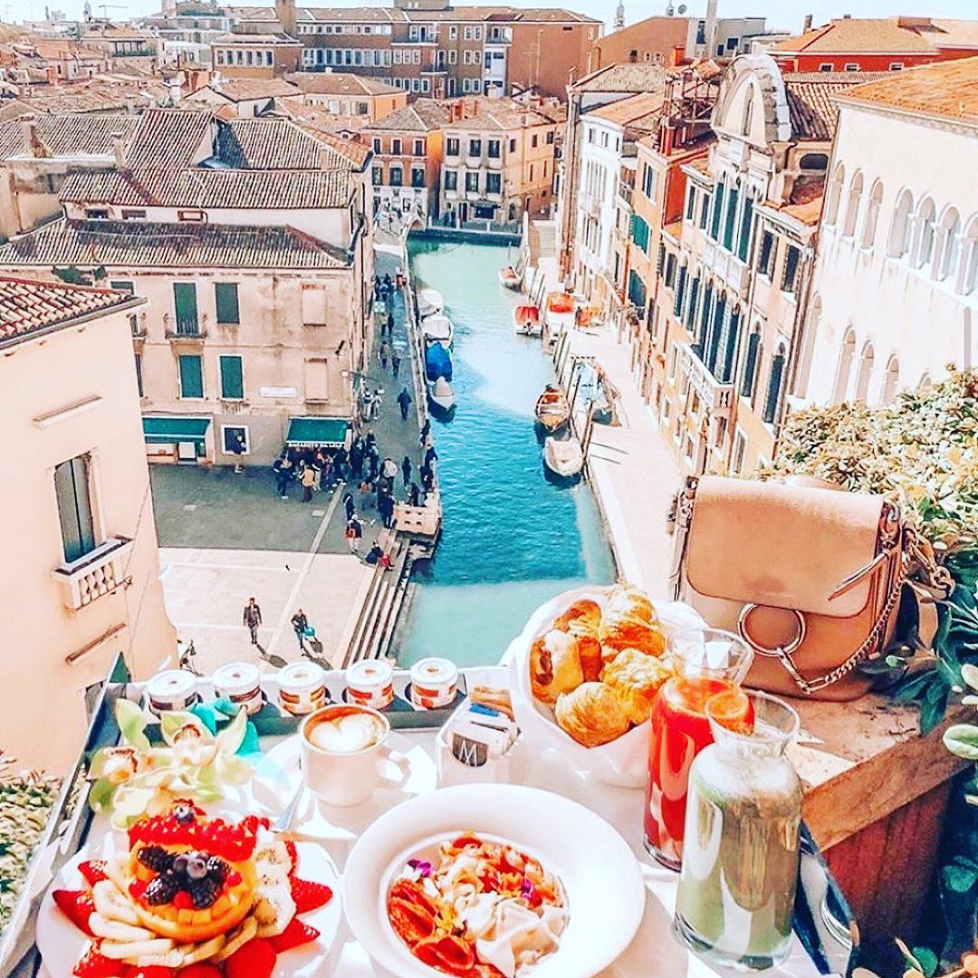 TaleTravel's tweet photo. Mention with whom would you like to have this breakfast?  🥰🤩Breakfast views from Italy 🇮🇹 
📸: @lucyinthesskyy #summerplace #summerromantic #summer2020☀️ #summervibes☀️ #summervibes🌴 #summervibes2020 #italy2020 #italysummer #venice2020 #venicesummer2020 #romanticbreakfast https://t.co/R12FyiyXpO