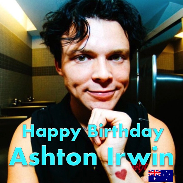 WORLDMUSICAWARD's tweet photo. Happy 26th Birthday to #5SecondsofSummer's handsome and very talented drummer #AshtonIrwin! 👨‍🎤🎂🍾🎁🎉🎇 🌟👑 @Ashton5SOS  @5SOS
 https://t.co/EvduhiW5TD https://t.co/FubcCcmYJY