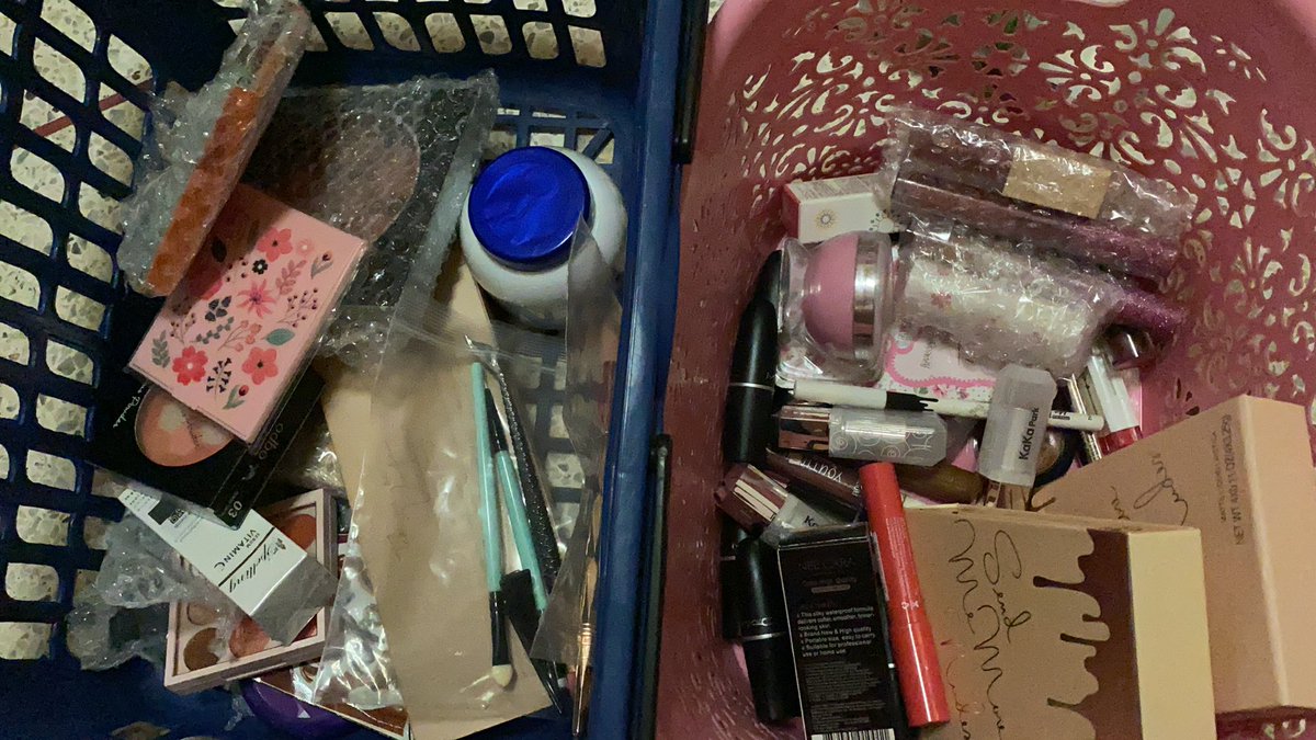 AimAim25997391's tweet image. มาค้าแจกต่อ
แจกออกค่าส่งเอง50บาท⭐️
กติกาคือ ฟอล+รี แล้วทักเดมเลยค่ะ
สามารถบอกแนวทางได้ชอบแบบไหนโทนไหนหรืออยากได้อะไร(ได้บ้างอย่างนะ)
⭐️⭐️แจ้ง จำกัดจำนวนชิ้นค่ะ 4-6ชิ้น ต่อคน⭐️⭐️  
ปล.มีเพิ่มเติมใต้เม้น
#แจก  #กิจออกค่าส่ง #แจกฟรีไม่ฟอลได้ไง #แจกฟรี