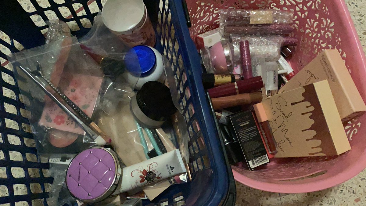 AimAim25997391's tweet image. มาค้าแจกต่อ
แจกออกค่าส่งเอง50บาท⭐️
กติกาคือ ฟอล+รี แล้วทักเดมเลยค่ะ
สามารถบอกแนวทางได้ชอบแบบไหนโทนไหนหรืออยากได้อะไร(ได้บ้างอย่างนะ)
⭐️⭐️แจ้ง จำกัดจำนวนชิ้นค่ะ 4-6ชิ้น ต่อคน⭐️⭐️  
ปล.มีเพิ่มเติมใต้เม้น
#แจก  #กิจออกค่าส่ง #แจกฟรีไม่ฟอลได้ไง #แจกฟรี