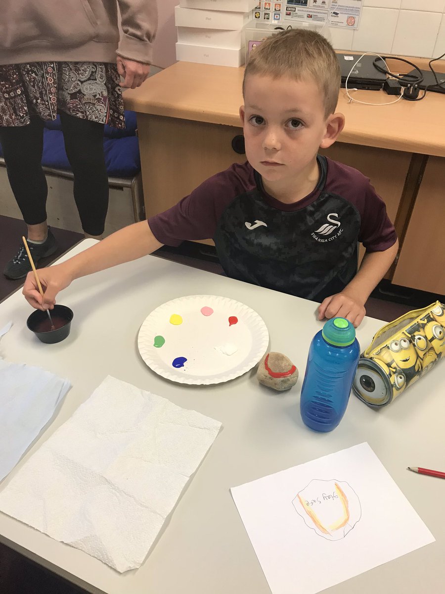 Hendrefoilan's tweet photo. More great rainbow positivity pebbles from Year 2 today- lovely designs 🌈 #hdfp2 #hdfpcreative https://t.co/doge9A08qz