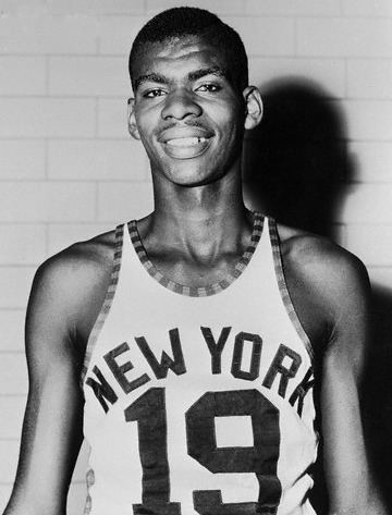 Ray Felix: 1953-54.17.6pts, 13.3rbd, 1.1ast. 41.7 FG%, 63.8 FT%.ROTY(sophomore picture)